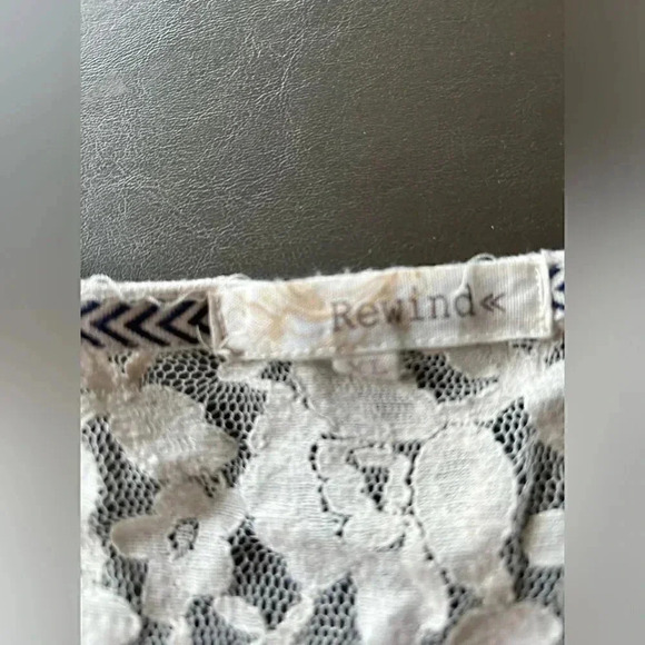 Women’s lace top XL - Picture 3 of 3